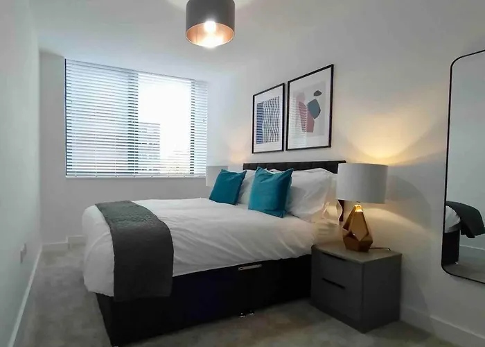 Luxury 2 Bed 2 Bath Flat Near Old Trafford